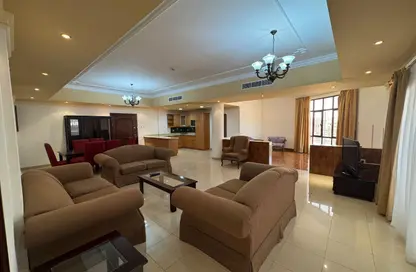 Apartment - 3 Bedrooms - 3 Bathrooms for rent in Al Juffair - Capital Governorate