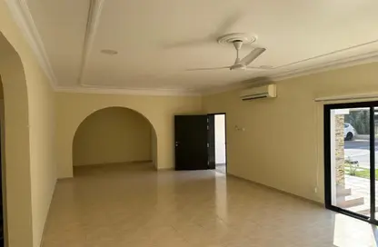 فيلا - 3 غرف نوم - 2 حمامات للايجار في جرداب - المحافظة الوسطى