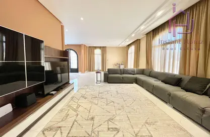 Villa - 5 Bedrooms - 6 Bathrooms for rent in Tubli - Central Governorate