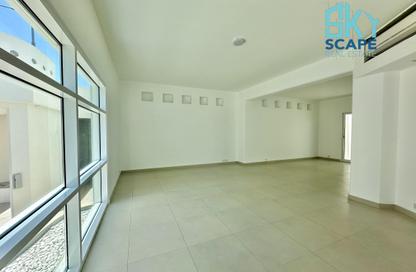 عمارة بالكامل - استوديو - 4 حمامات للايجار في السقية - المنامة - محافظة العاصمة