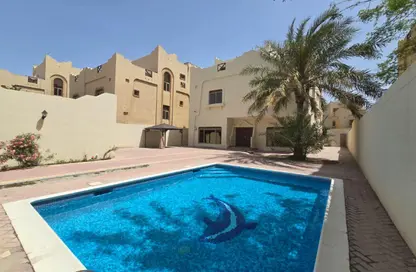 Compound - 4 Bedrooms - 5 Bathrooms for rent in Saar - Northern Governorate