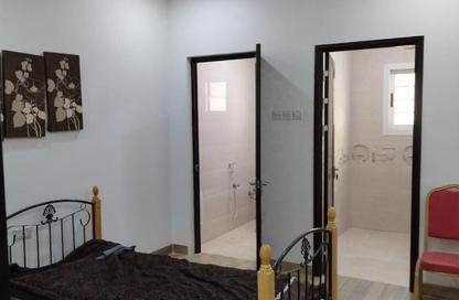 عمارة بالكامل - استوديو - 2 حمامات للبيع في المحرق - المحرق