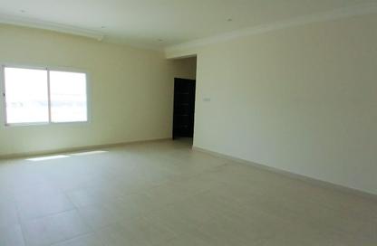 Apartment - 2 Bedrooms - 3 Bathrooms for rent in Busaiteen - Muharraq Governorate