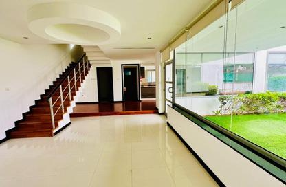 Compound - 4 Bedrooms - 5 Bathrooms for rent in Saar - Northern Governorate