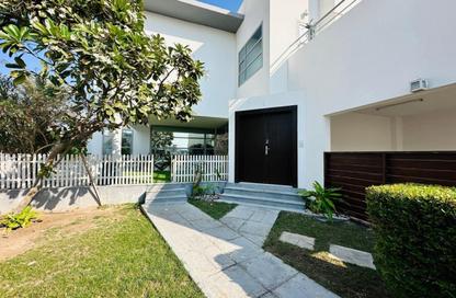 Compound - 4 Bedrooms - 5 Bathrooms for rent in Saar - Northern Governorate