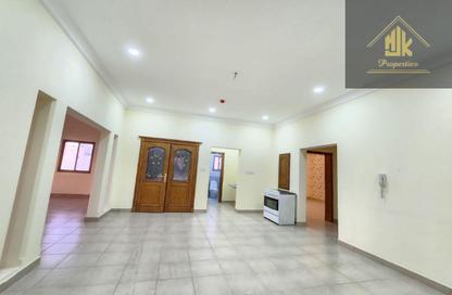 Apartment - 3 Bedrooms - 3 Bathrooms for rent in Sanad - Central Governorate