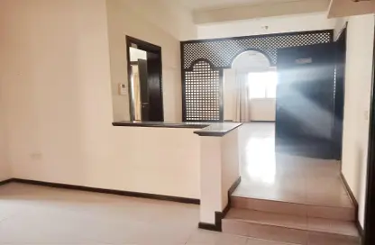 Apartment - 2 Bedrooms - 2 Bathrooms for rent in Mahooz - Manama - Capital Governorate