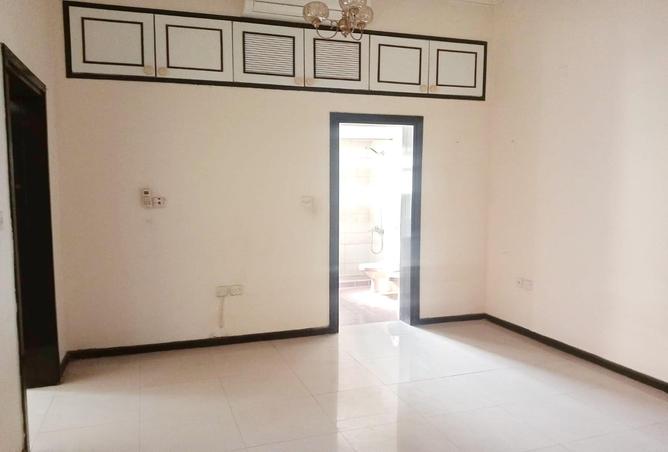 989835 - Property Image 2