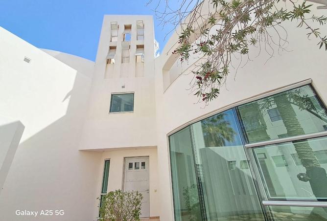 998812 - Property Main Image