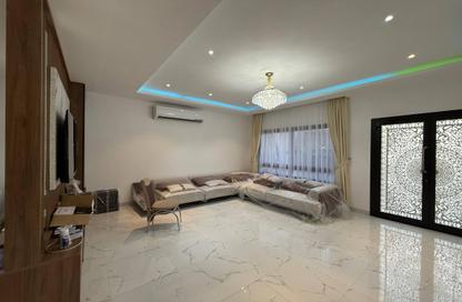 Apartment - 5 Bedrooms - 6 Bathrooms for rent in Diyar Al Muharraq - Muharraq Governorate
