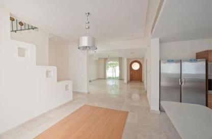 Villa - 4 Bedrooms - 5 Bathrooms for rent in Saar - Northern Governorate