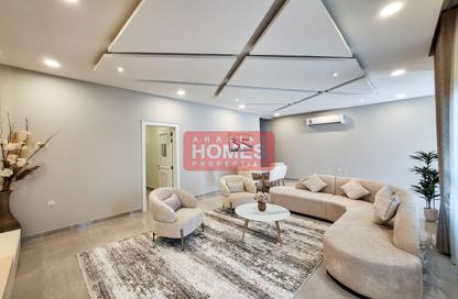 Villa - 5 Bedrooms - 6 Bathrooms for rent in Busaiteen - Muharraq Governorate