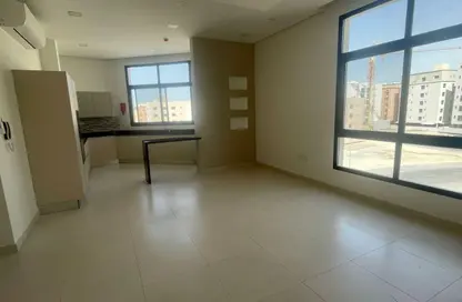 Apartment - 2 Bedrooms - 2 Bathrooms for rent in Janabiya - Northern Governorate
