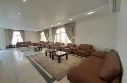 Villa - 5 Bedrooms - 5 Bathrooms for rent in Tubli - Central Governorate