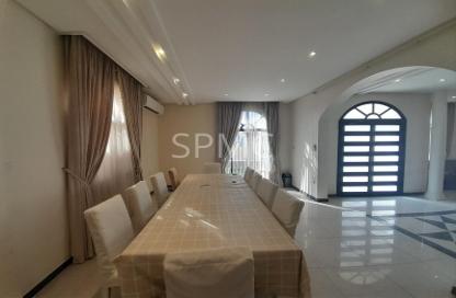 Villa - 5 Bedrooms - 5 Bathrooms for rent in Tubli - Central Governorate