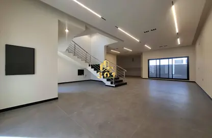 فيلا - 3 غرف نوم - 5 حمامات للبيع في البسيتين - المحرق