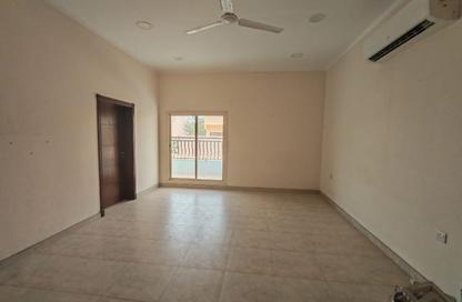 Apartment - 3 Bedrooms - 2 Bathrooms for rent in Busaiteen - Muharraq Governorate