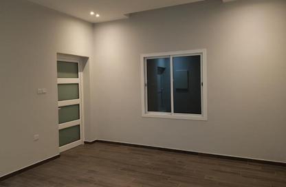 Apartment - 3 Bedrooms - 4 Bathrooms for rent in Tubli - Central Governorate