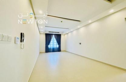 Apartment - 2 - 2 for rent in Sanabis - Manama - Capital Governorate