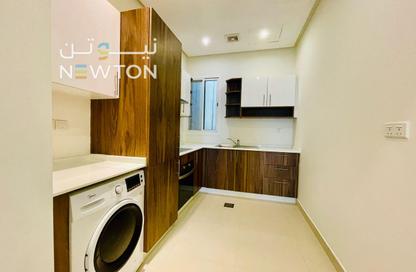 Apartment - 2 - 2 for rent in Sanabis - Manama - Capital Governorate