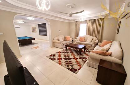 Villa - 5 Bedrooms - 3 Bathrooms for rent in Arad - Muharraq Governorate