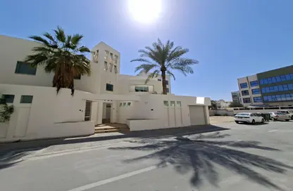 فيلا - 4 غرف نوم - 4 حمامات للايجار في بو عشيرة - محافظة العاصمة