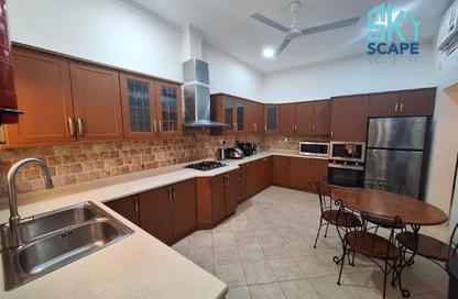 Villa - 4 - 5 for rent in Al Juffair - Capital Governorate