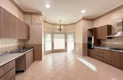 Villa - 4 Bedrooms - 4 Bathrooms for rent in Janabiya - Northern Governorate
