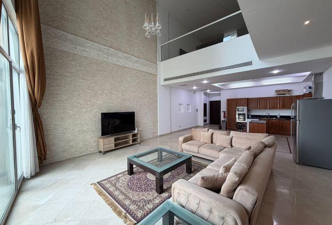 989809 - Property Image 2