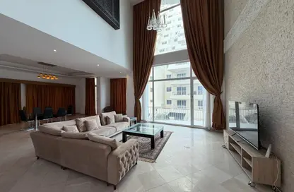 Duplex - 3 Bedrooms - 3 Bathrooms for rent in Al Juffair - Capital Governorate