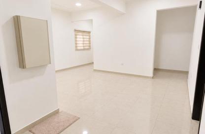 عمارة بالكامل - 6 غرف نوم - 6 حمامات للبيع في قلالي - المحرق