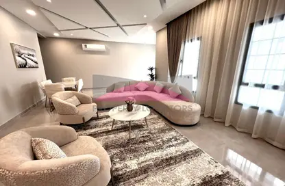 Villa - 4 Bedrooms - 6 Bathrooms for rent in Busaiteen - Muharraq Governorate