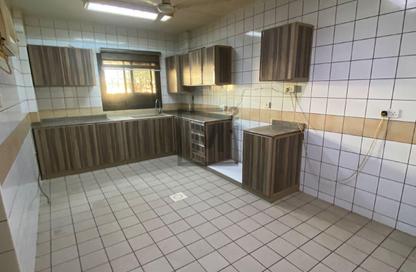 Apartment - 3 Bedrooms - 3 Bathrooms for rent in Isa Town - Central Governorate