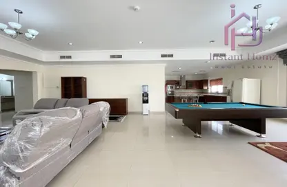 Apartment - 3 Bedrooms - 3 Bathrooms for rent in Al Juffair - Capital Governorate