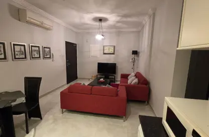 Apartment - 2 Bedrooms - 2 Bathrooms for rent in Al Juffair - Capital Governorate