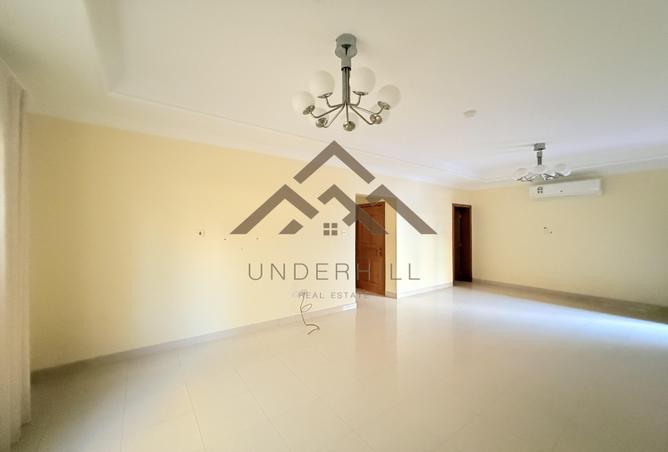 989612 - Property Image 2