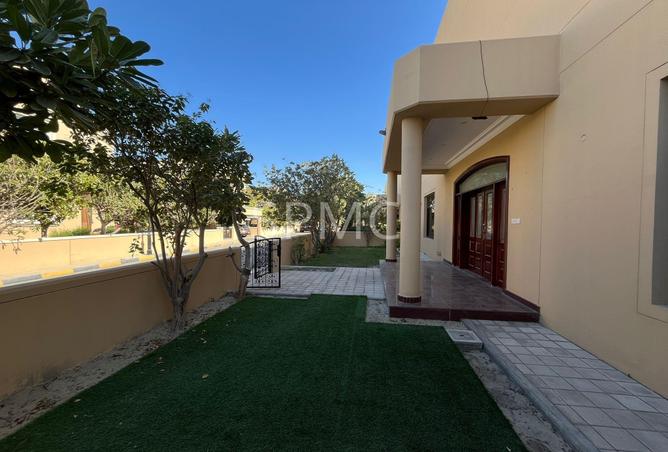 989836 - Property Image 2