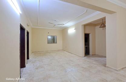 Apartment - 3 Bedrooms - 2 Bathrooms for rent in Sanad - Central Governorate