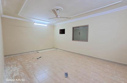 Apartment - 3 Bedrooms - 2 Bathrooms for rent in Sanad - Central Governorate