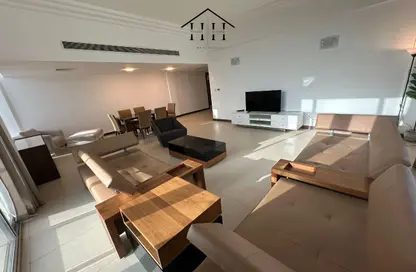 Apartment - 2 Bedrooms - 4 Bathrooms for rent in Zinj - Manama - Capital Governorate