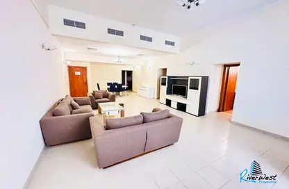 Apartment - 3 Bedrooms - 3 Bathrooms for rent in Sanabis - Manama - Capital Governorate