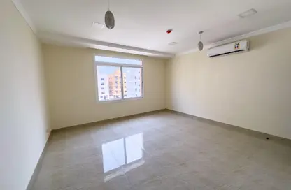 شقة - 2 غرف نوم - 2 حمامات للايجار في الجنبية - المحافظة الشمالية