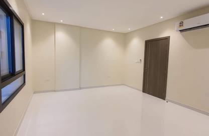 Apartment - 2 Bedrooms - 3 Bathrooms for rent in Hidd - Muharraq Governorate