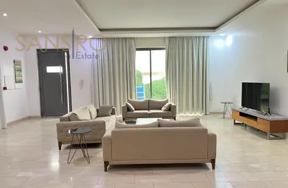 Villa - 4 Bedrooms - 5 Bathrooms for rent in Saar - Northern Governorate