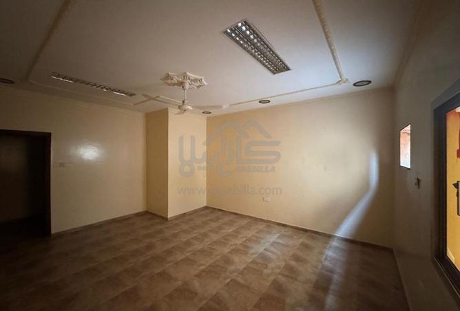 983928 - Property Main Image