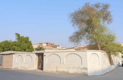 Townhouse - 5 Bedrooms - 6 Bathrooms for sale in Isa Town - Central Governorate