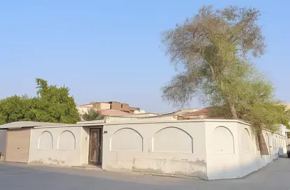 Townhouse - 5 Bedrooms - 6 Bathrooms for sale in Isa Town - Central Governorate