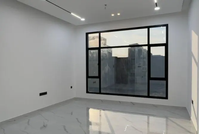 996452 - Property Image 2