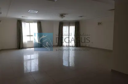 Apartment - 3 Bedrooms - 3 Bathrooms for rent in Exhibition Road - Hoora - Capital Governorate