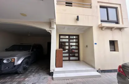 Villa - 4 Bedrooms - 5 Bathrooms for rent in Sanad - Central Governorate